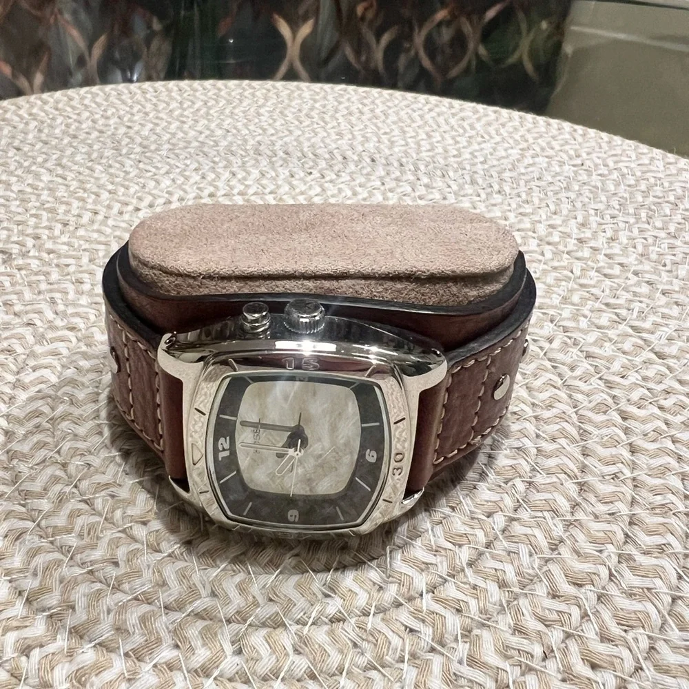 Fossil Silver Case Watch with Brown Leather Strap - Picture 5 of 6